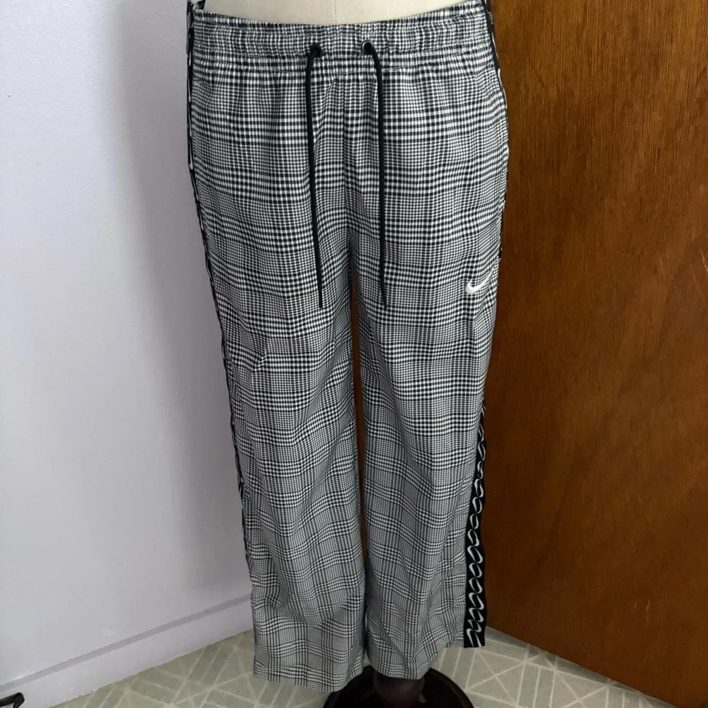 NIKE sz XS Houndstooth Black White Gray Tearaway Pants CK0543